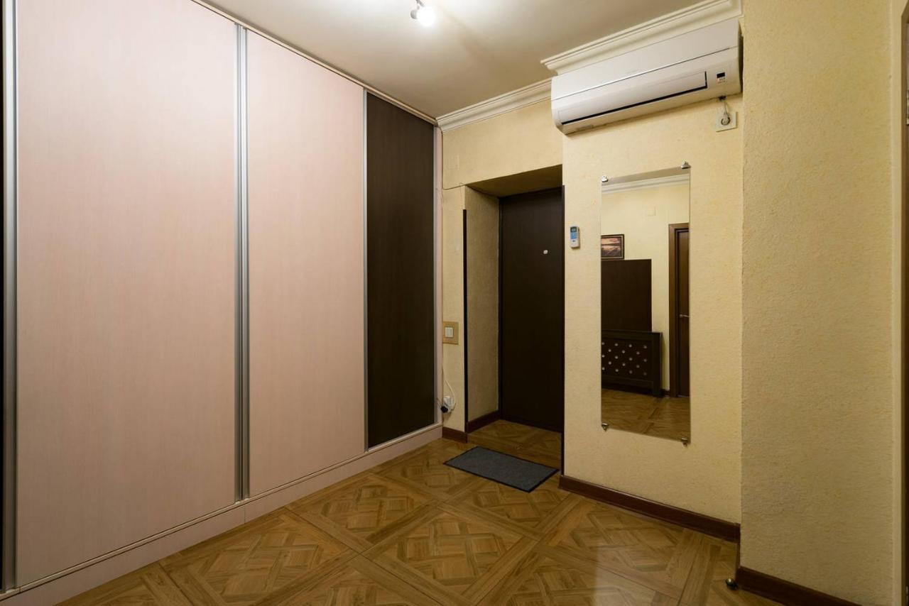 Nadezhda Apartments In Touristic Area, On The Dostyk Avenue 89 Almaty Exterior photo