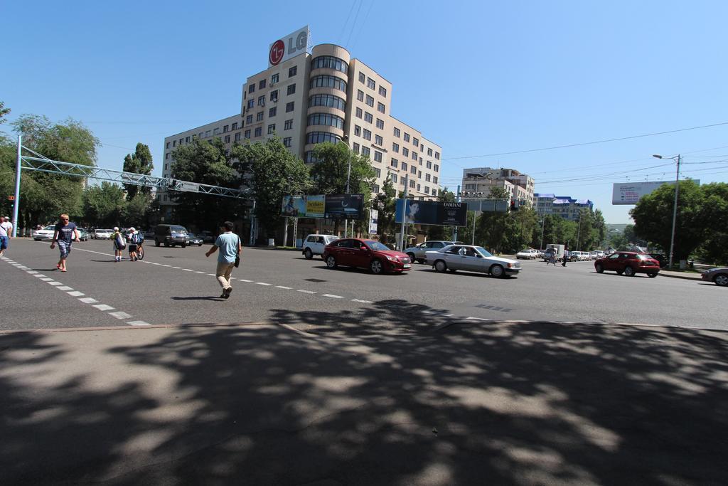 Nadezhda Apartments In Touristic Area, On The Dostyk Avenue 89 Almaty Exterior photo